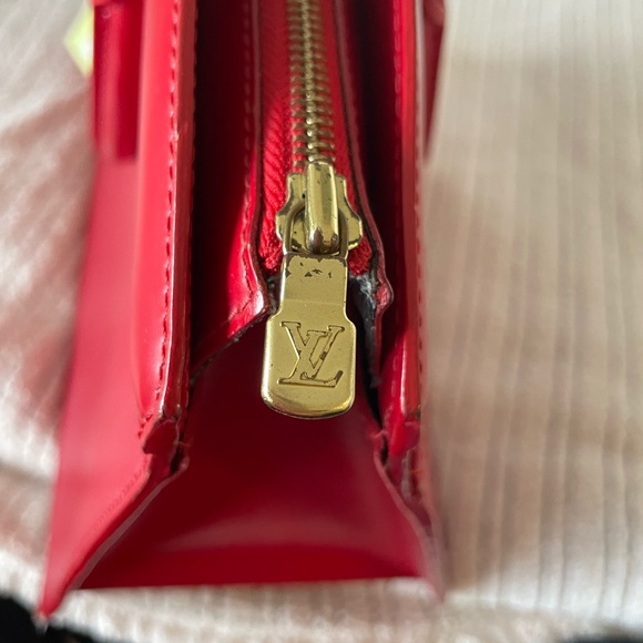 Elegant Red Designer Handbag - Picture 4 of 8